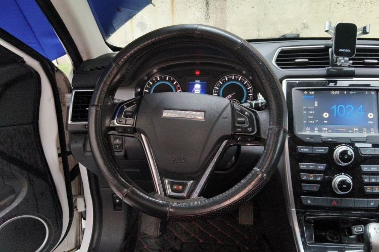 Used Haval H2 2017 Red-Label 1.5T Manual Two-Wheel-Drive Elite Model Steering Wheel