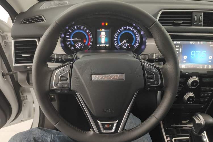 Used Haval H2 2017 Red-Label 1.5T Automatic Two-Wheel Drive Elite Model Steering Wheel