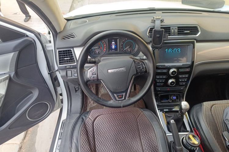 Used Haval H2 2017 Red-Label 1.5T Manual Two-Wheel-Drive Elite Model Steering Wheel