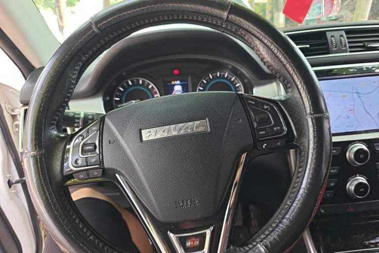 Used Haval H2 2017 Red-Label 1.5T Manual Two-Wheel-Drive Elite Model Steering Wheel