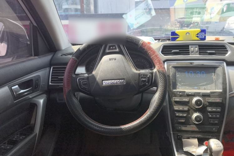 Used Haval H2 2017 Red-Label 1.5T Manual Two-Wheel-Drive Elite Model Steering Wheel