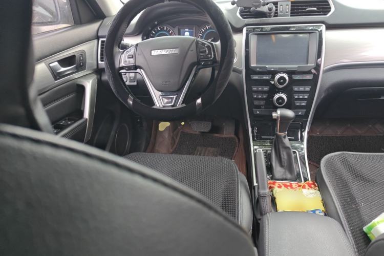 Used Haval H2 2017 Red-Label 1.5T Automatic Two-Wheel Drive Elite Model Steering Wheel