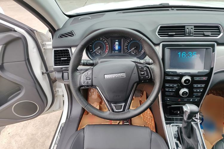 Used Haval H2 2017 Red-Label 1.5T Automatic Two-Wheel Drive Luxury Model Steering Wheel