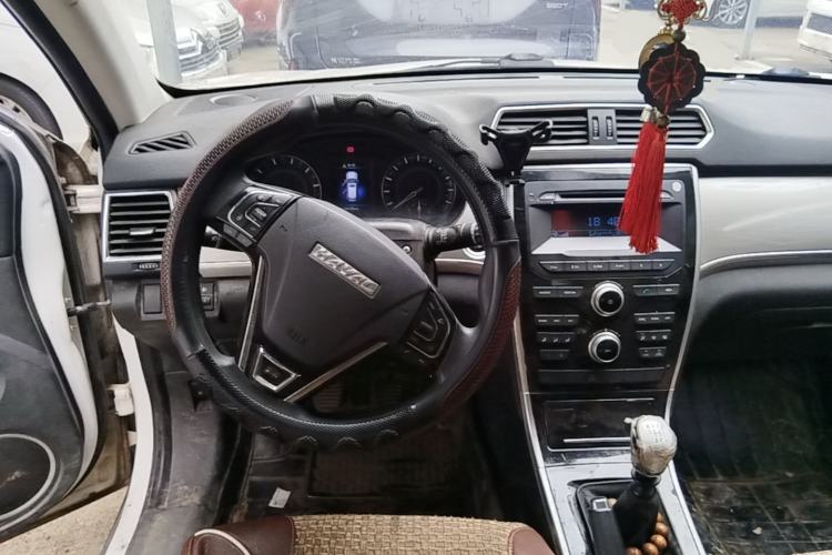 Used Haval H2 2017 Red-Label 1.5T Manual Two-Wheel-Drive Elite Model Steering Wheel