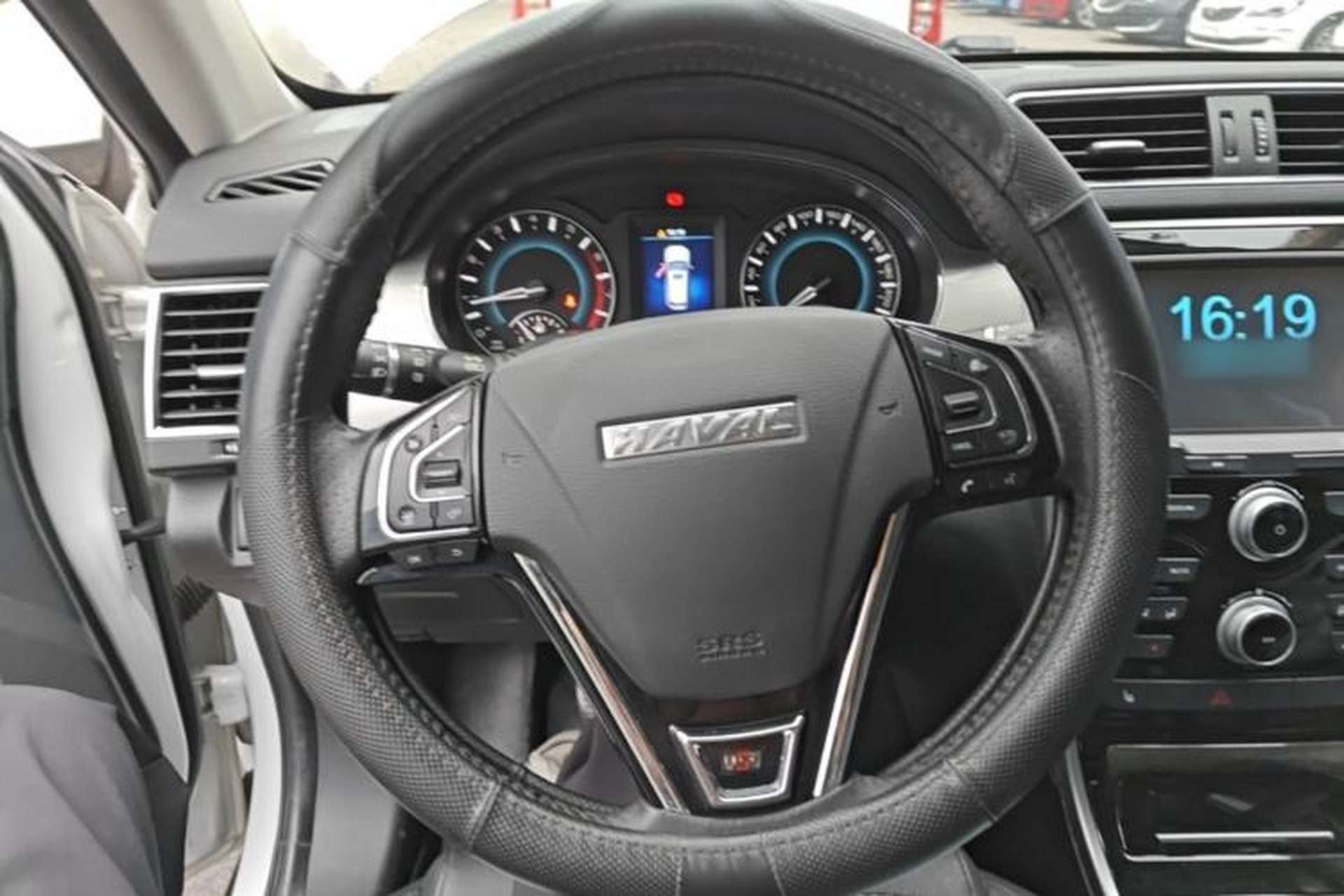 Used Haval H2 2017 Red-Label 1.5T Manual Two-Wheel-Drive Elite Model Steering Wheel