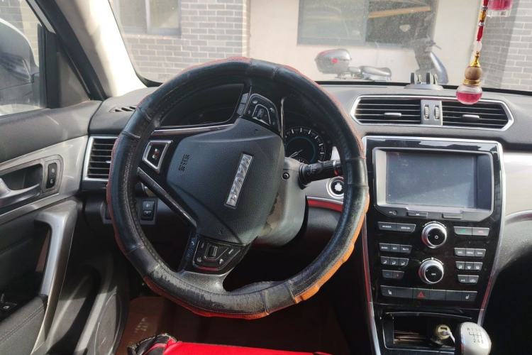 Used Haval H2 2017 Red-Label 1.5T Manual Two-Wheel-Drive Elite Model Steering Wheel