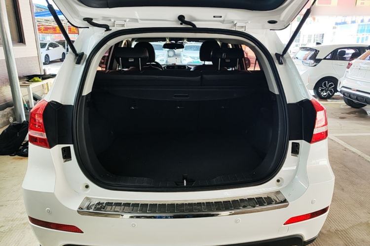 Used Haval H2 2017 Red-Label 1.5T Manual Two-Wheel-Drive Elite Model Trunk