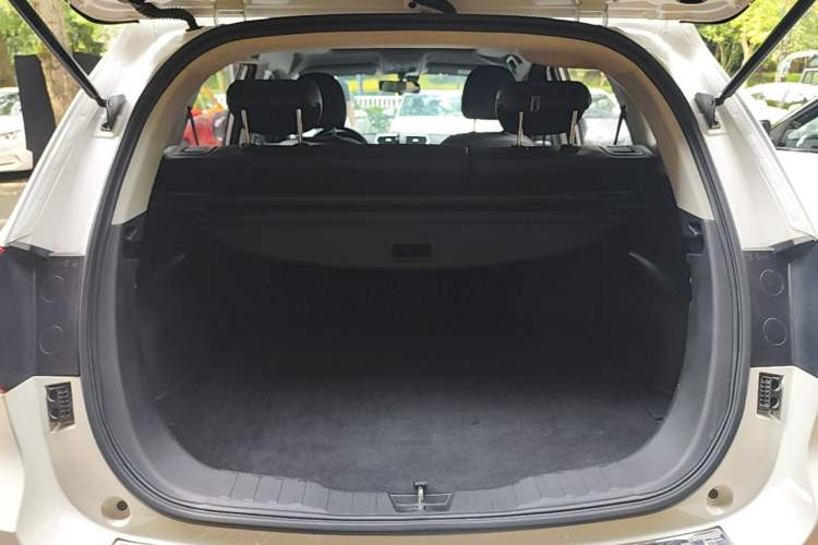 Used Haval H2 2017 Red-Label 1.5T Automatic Two-Wheel Drive Luxury Model Trunk