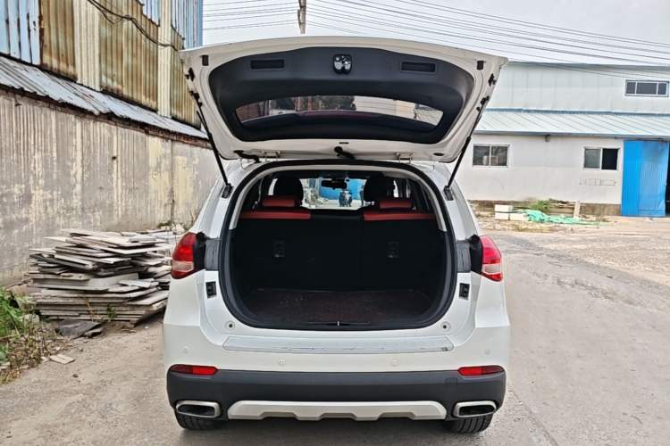Used Haval H2 2017 Blue Label 1.5T Manual Two-Wheel Drive Luxury Model Trunk