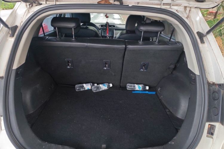 Used Haval H2 2017 Red-Label 1.5T Manual Two-Wheel-Drive Elite Model Trunk