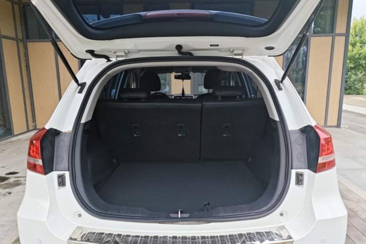 Used Haval H2 2017 Red-Label 1.5T Manual Two-Wheel-Drive Elite Model Trunk