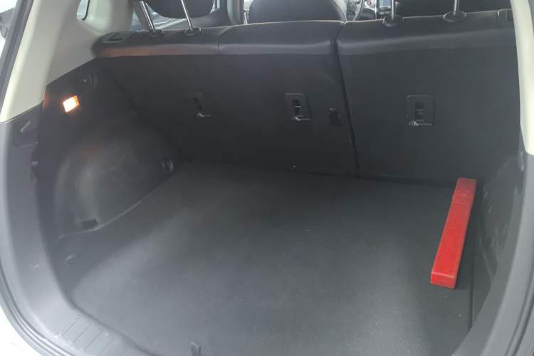 Used Haval H2 2017 Red-Label 1.5T Automatic Two-Wheel Drive Elite Model Trunk