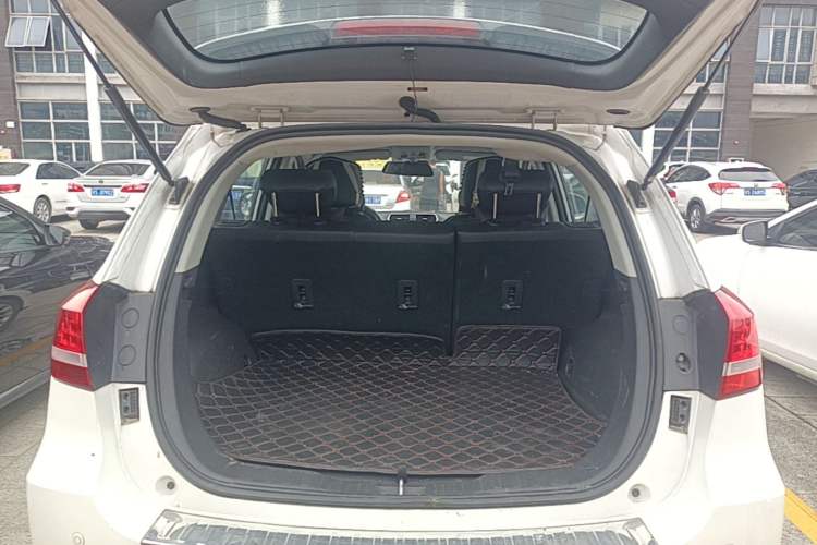 Used Haval H2 2017 Red-Label 1.5T Automatic Two-Wheel Drive Luxury Model Trunk