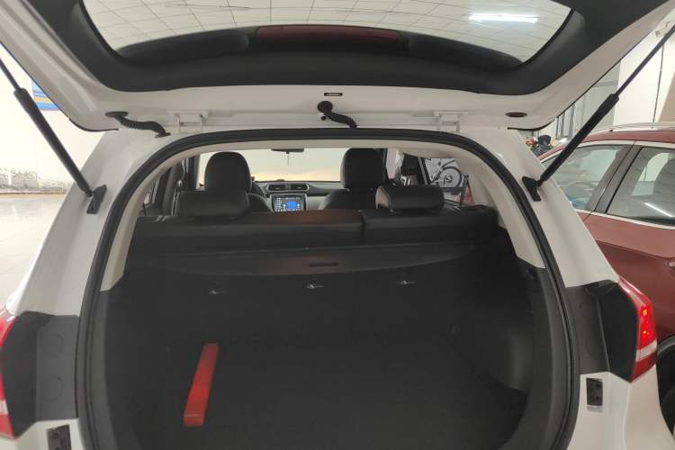 Used Haval H2 2017 Red-Label 1.5T Automatic Two-Wheel Drive Elite Model Trunk