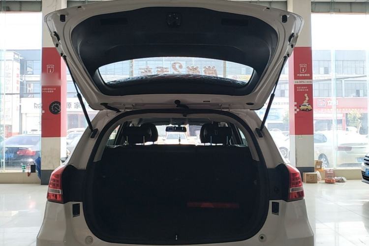 Used Haval H2 2017 Red-Label 1.5T Manual Two-Wheel Drive Comfort Model Trunk