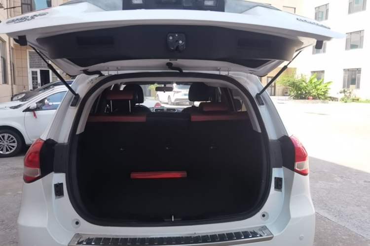 Used Haval H2 2017 Blue Label 1.5T Manual Two-Wheel Drive Elite Model Trunk
