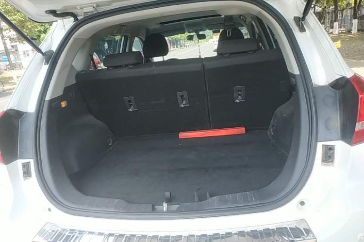 Used Haval H2 2017 Red-Label 1.5T Manual Two-Wheel Drive Comfort Model Trunk