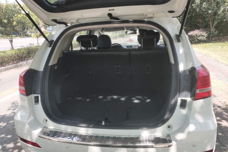 Used Haval H2 2017 Red-Label 1.5T Manual Two-Wheel Drive Luxury Model Trunk