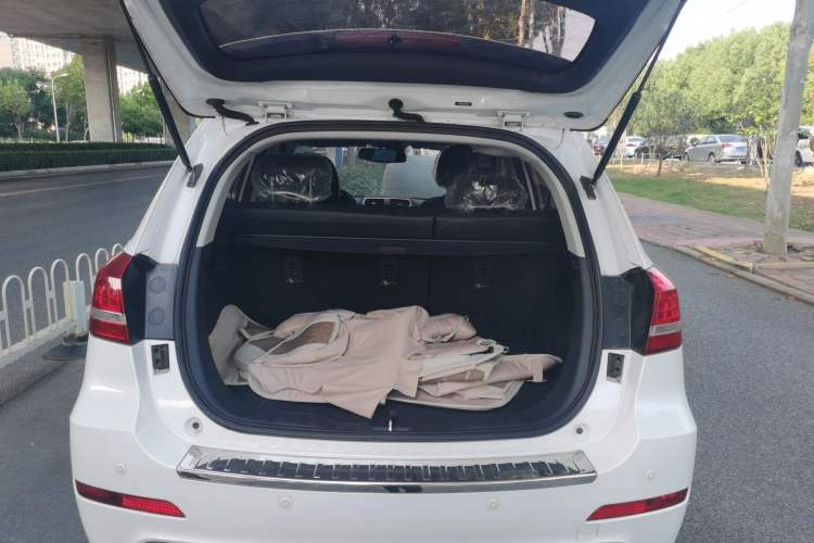 Used Haval H2 2017 Red-Label 1.5T Manual Two-Wheel Drive Luxury Model Trunk