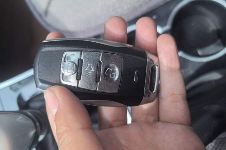 Used Haval H2 2017 Red-Label 1.5T Manual Two-Wheel-Drive Elite Model Vehicle Key