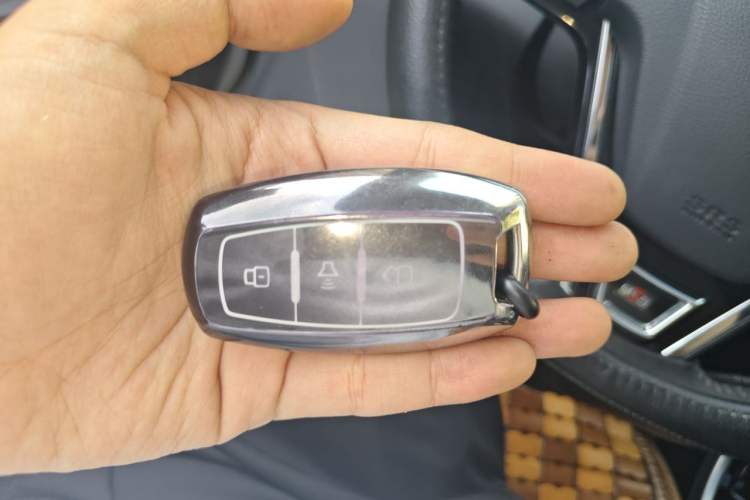 Used Haval H2 2017 Red-Label 1.5T Manual Two-Wheel-Drive Elite Model Vehicle Key