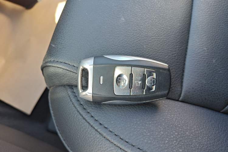 Used Haval H2 2017 Red-Label 1.5T Manual Two-Wheel-Drive Elite Model Vehicle Key