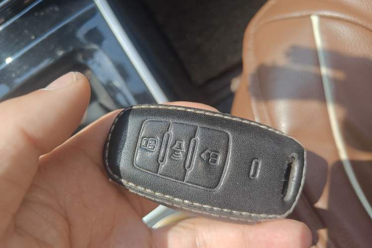 Used Haval H2 2017 Red-Label 1.5T Manual Two-Wheel-Drive Elite Model Vehicle Key