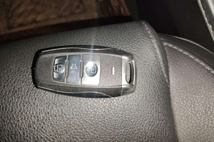 Used Haval H2 2017 Red-Label 1.5T Manual Two-Wheel Drive Luxury Model Vehicle Key