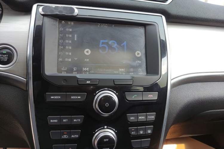 Used Haval H2 2018 Chuanxiang Edition Red Badge 1.5T Dual-Clutch Two-Wheel Drive Fashionable Model Audio And AC Panel