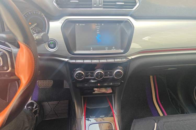 Used Haval H2 2018 Blue-Label 1.5T Dual-Clutch Two-Wheel-Drive Luxury Model Audio And AC Panel