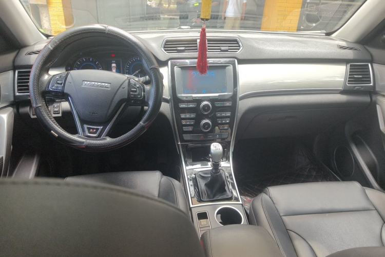 Used Haval H2 2018 Red-Label 1.5T Manual Two-Wheel Drive Elite Model Center Console