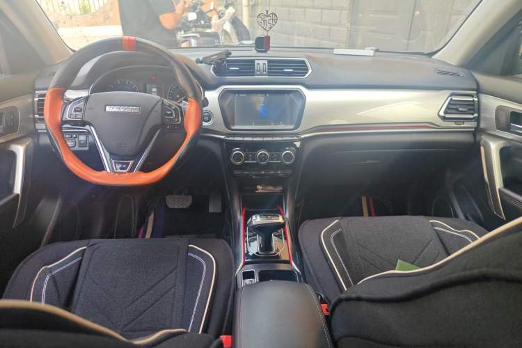 Used Haval H2 2018 Blue-Label 1.5T Dual-Clutch Two-Wheel-Drive Luxury Model Center Console