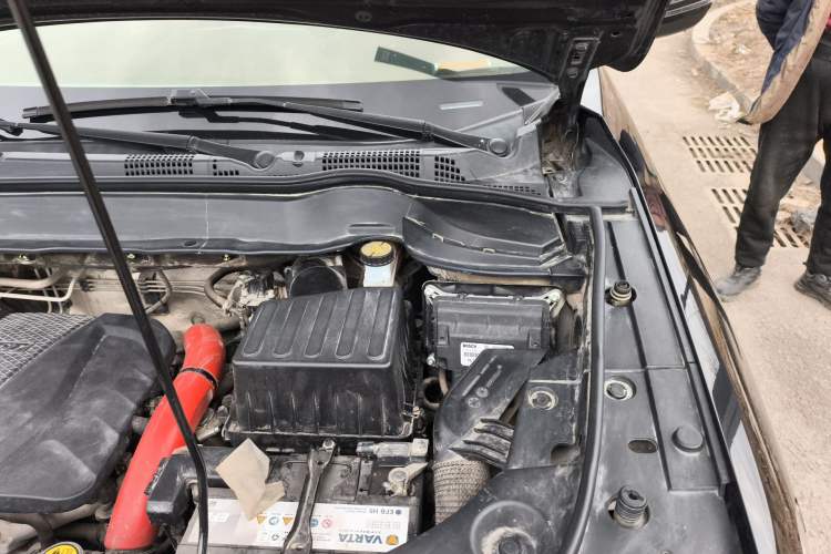 Used Haval H2 2018 Chuanxiang Edition Blue Badge 1.5T Dual-Clutch Two-Wheel Drive Fashionable Model Engine Bay Left