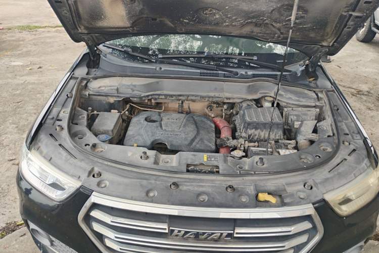 Used Haval H2 2018 Chuanxiang Edition Blue Badge 1.5T Dual-Clutch Two-Wheel Drive Fashionable Model Engine Bay