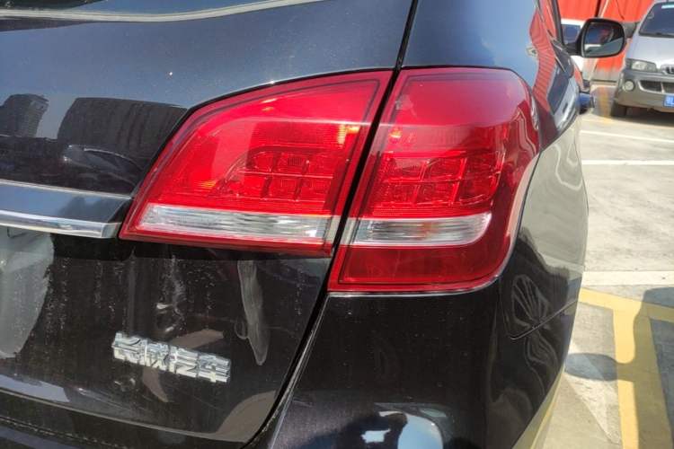 Used Haval H2 2018 Chuanxiang Edition Red Badge 1.5T Dual-Clutch Two-Wheel Drive Fashionable Model Exterior 3