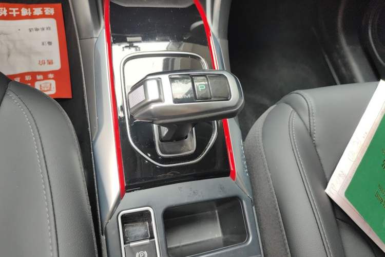 Used Haval H2 2018 Chuanxiang Edition Blue Badge 1.5T Dual-Clutch Two-Wheel Drive Fashionable Model Gear Lever