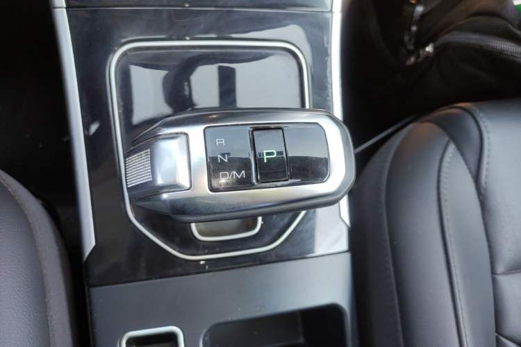 Used Haval H2 2018 Chuanxiang Edition Red Badge 1.5T Dual-Clutch Two-Wheel Drive Fashionable Model Gear Lever