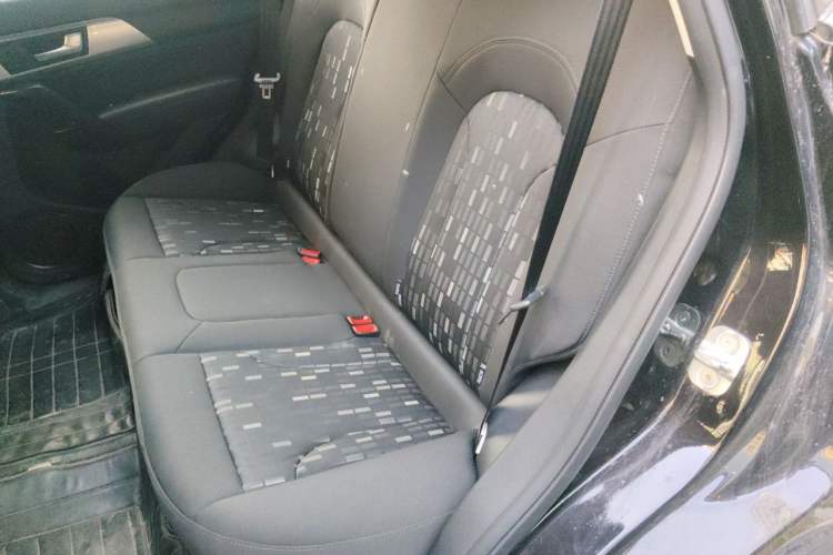 Used Haval H2 2018 Chuanxiang Edition Blue Badge 1.5T Dual-Clutch Two-Wheel Drive Fashionable Model Left Rear Seat