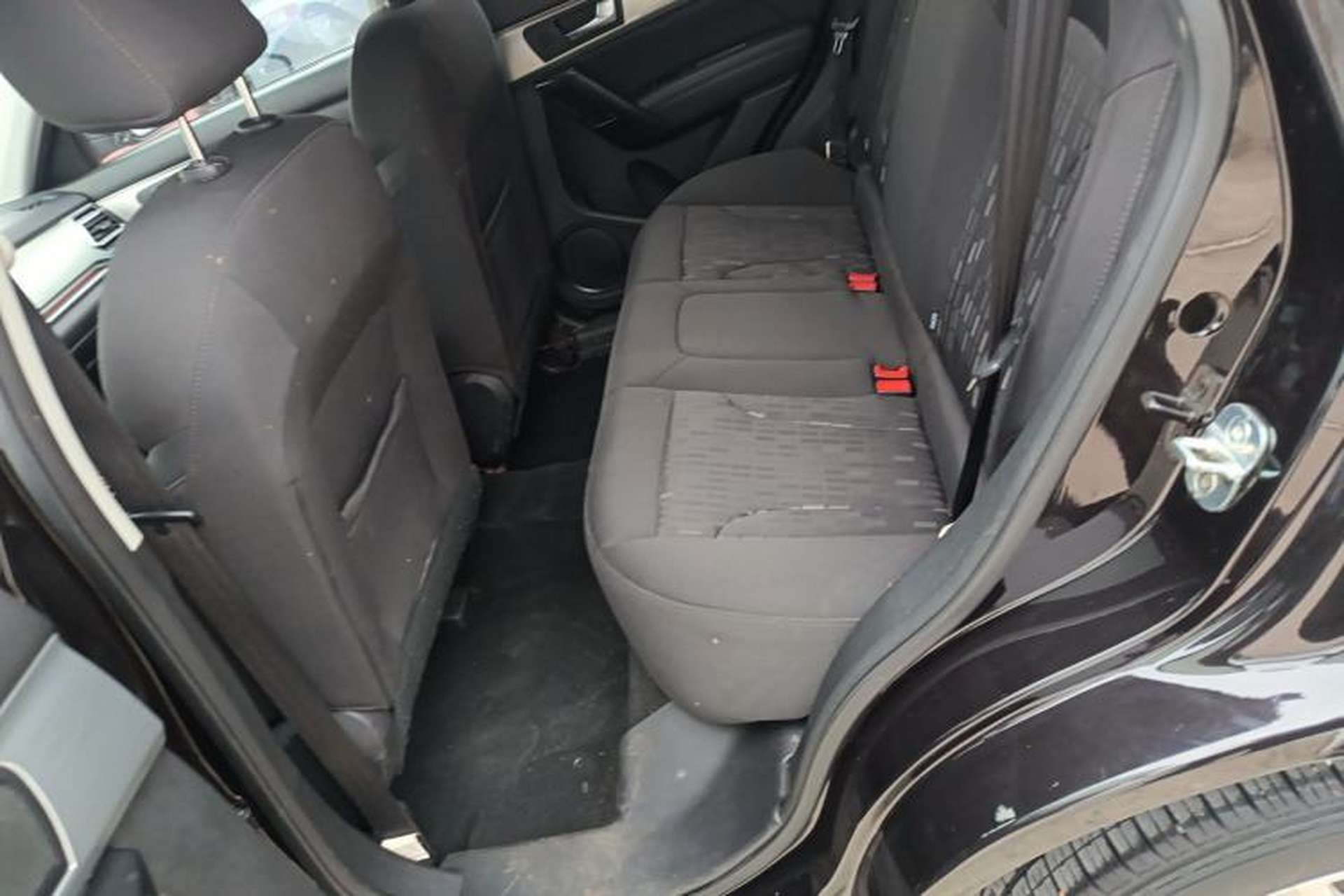 Used Haval H2 2018 Chuanxiang Edition Blue Badge 1.5T Manual Two-Wheel Drive Fashionable Model Left Rear Seat