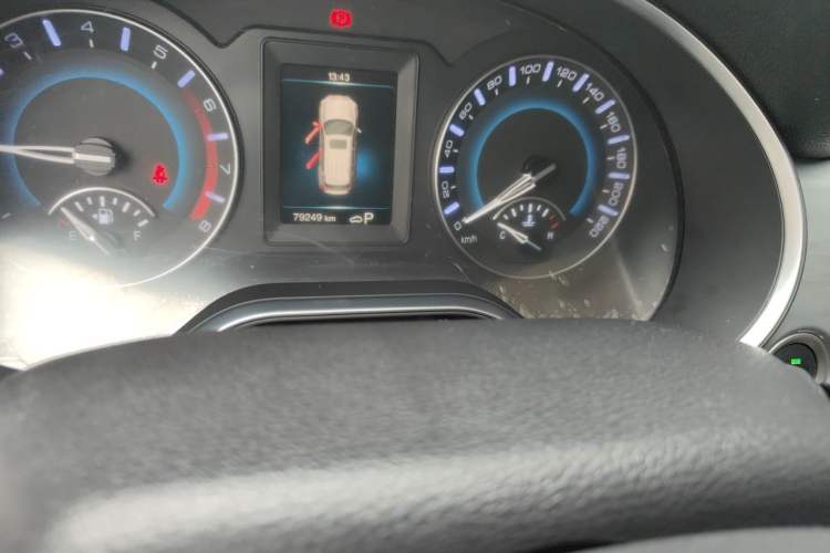 Used Haval H2 2018 Chuanxiang Edition Blue Badge 1.5T Dual-Clutch Two-Wheel Drive Fashionable Model Odometer Close Up
