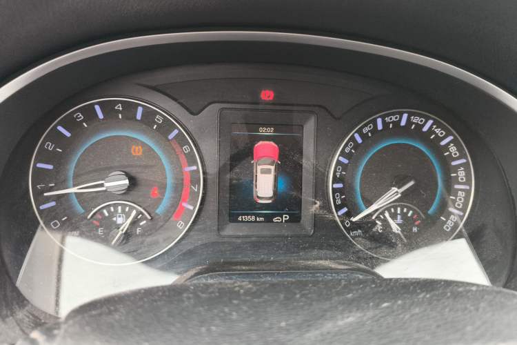 Used Haval H2 2018 Chuanxiang Edition Blue Badge 1.5T Dual-Clutch Two-Wheel Drive Fashionable Model Odometer Close Up