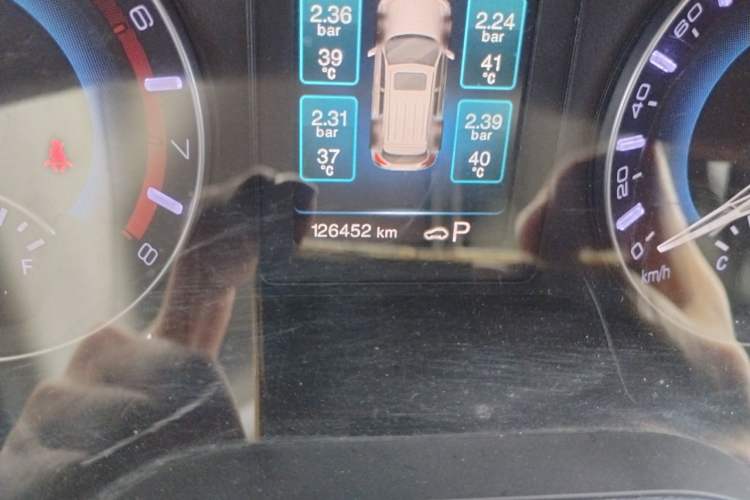 Used Haval H2 2018 Chuanxiang Edition Blue Badge 1.5T Dual-Clutch Two-Wheel Drive Fashionable Model Odometer Close Up