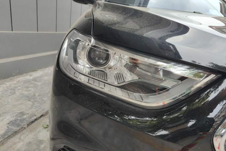 Used Haval H2 2018 Chuanxiang Edition Blue Badge 1.5T Dual-Clutch Two-Wheel Drive Fashionable Model Right Front Headlight