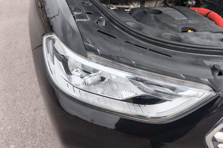 Used Haval H2 2018 Chuanxiang Edition Blue Badge 1.5T Dual-Clutch Two-Wheel Drive Fashionable Model Right Front Headlight