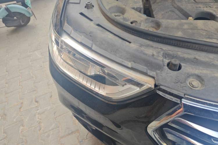 Used Haval H2 2018 Blue-Label 1.5T Dual-Clutch Two-Wheel-Drive Luxury Model Right Front Headlight