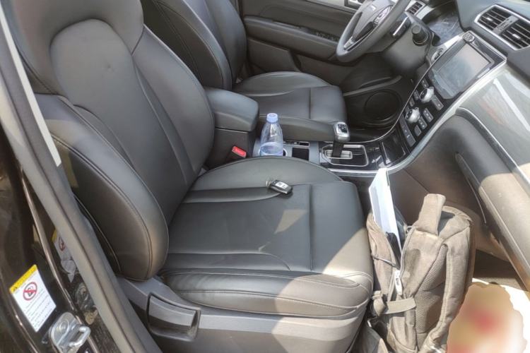 Used Haval H2 2018 Chuanxiang Edition Red Badge 1.5T Dual-Clutch Two-Wheel Drive Fashionable Model Right Front Seat