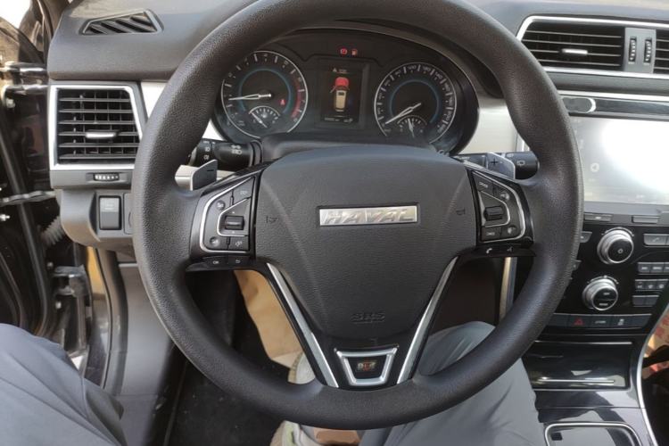 Used Haval H2 2018 Chuanxiang Edition Red Badge 1.5T Dual-Clutch Two-Wheel Drive Fashionable Model Steering Wheel
