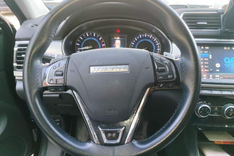 Used Haval H2 2018 Chuanxiang Edition Blue Badge 1.5T Dual-Clutch Two-Wheel Drive Fashionable Model Steering Wheel