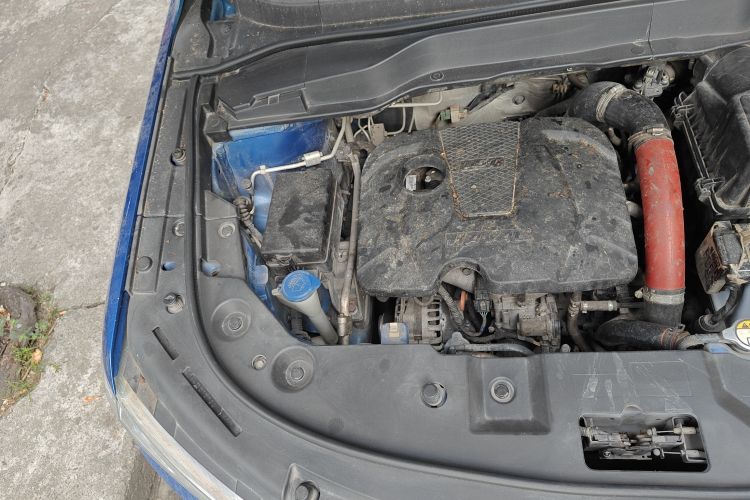 Used Haval H2 2018 Chuanxiang Edition Blue Badge 1.5T Dual-Clutch Two-Wheel Drive ZhiShang Model Engine Bay Right