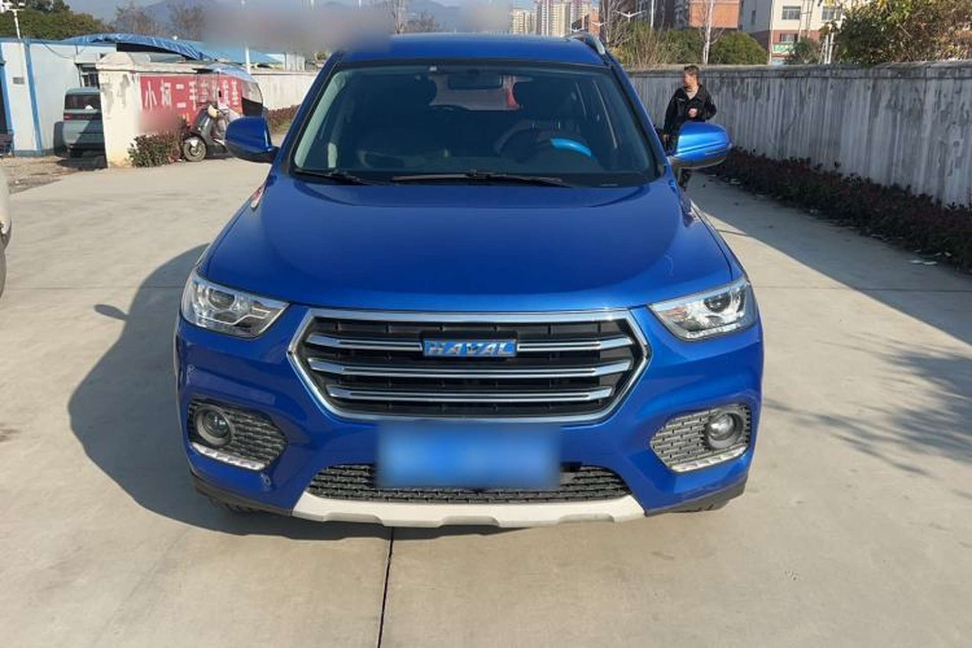 Used Haval H2 2018 Chuanxiang Edition Blue Badge 1.5T Dual-Clutch Two-Wheel Drive Fashionable Model Exterior 4